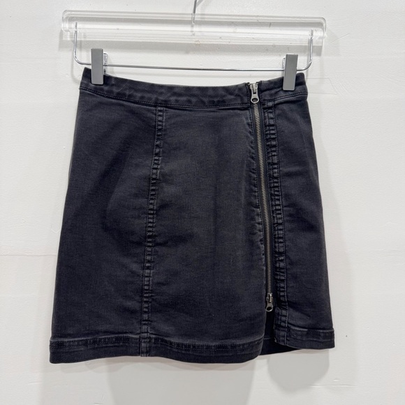 Free People This Way Or That Way Mini Skirt Washed Black Zipper Detail Size 4 - Picture 1 of 5